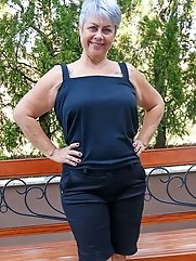 Hellow wankers (super hot granny)