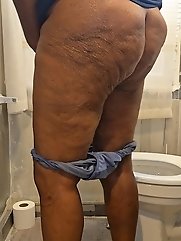 Experienced mom demonstrates her skills to keep the youth in touch