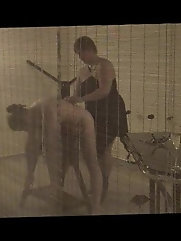 Amateur older bitch is posing undressed