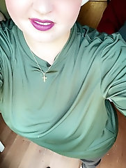 Freyjabbw in latex waiting to dominate you!