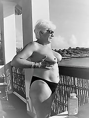 Dazzling mature whore in provocative underwear